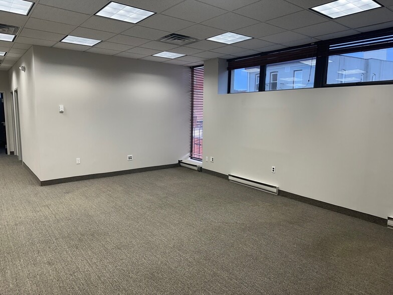 235 Moore St, Hackensack, NJ for lease - Interior Photo - Image 2 of 21