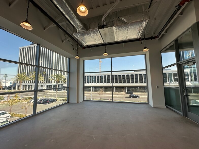 4625-4635 Admiralty Way, Marina Del Rey, CA for lease - Interior Photo - Image 2 of 58