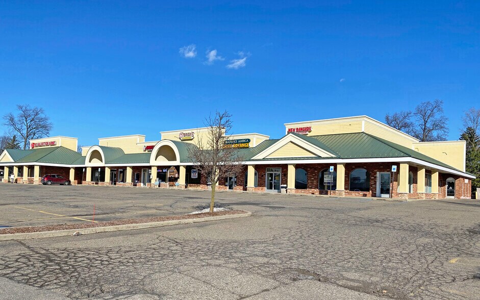 605-635 S Opdyke Rd, Auburn Hills, MI à louer - Photo du bâtiment - Image 1 de 4