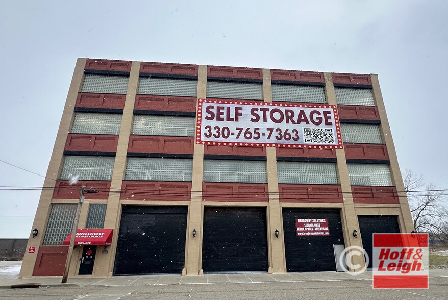 1025 S Broadway St, Akron, OH à louer - Photo du bâtiment - Image 2 de 9