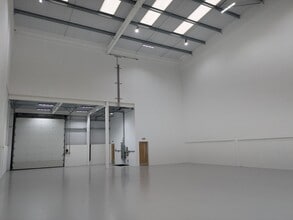 Hanworth Ln, Chertsey for lease Interior Photo- Image 2 of 6