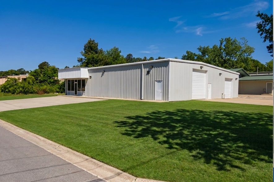 125 Porter Industrial Rd, Clarksville, AR for lease - Building Photo - Image 1 of 9