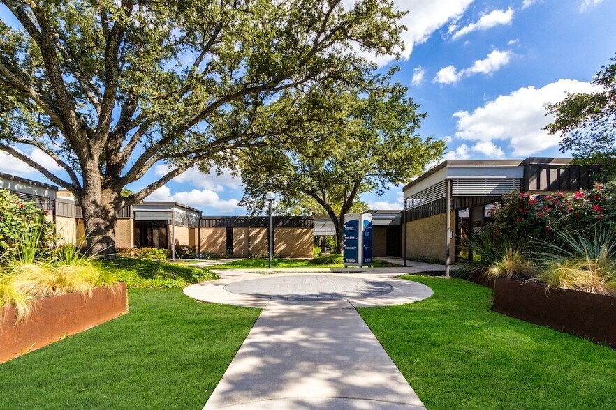 11623 Angus Rd, Austin, TX à louer - Photo du bâtiment - Image 2 de 6