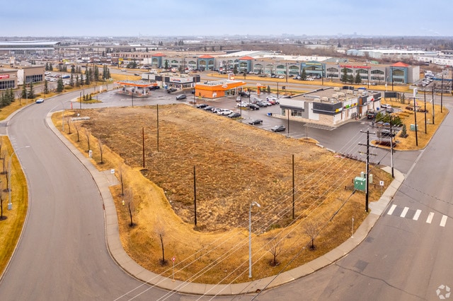 7450 68 Av NW, Edmonton, AB à vendre - Photo du bâtiment - Image 2 de 2