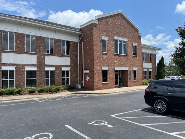 2435 Plantation Center Dr, Matthews, NC 28105 - Unité 210 -  - Photo intérieure - Image 1 of 15