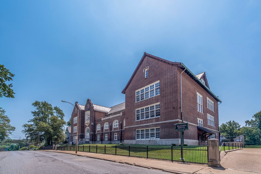 7135 Canterbury Ave, Saint Louis, MO à vendre - Photo du bâtiment - Image 1 de 30