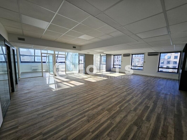 Office in Antony for sale - Interior Photo - Image 2 of 27