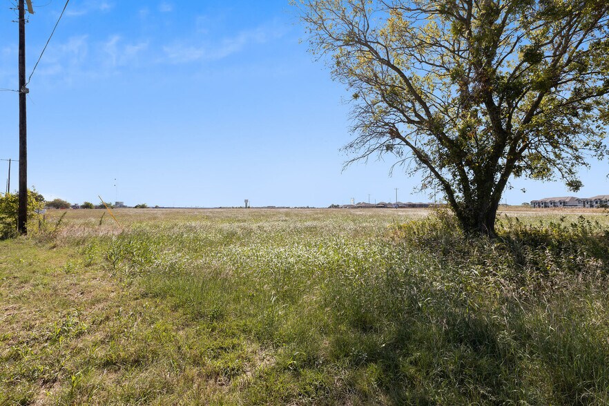 2100 San Antonio Street, Lockhart, TX à vendre - Photo principale - Image 1 de 24