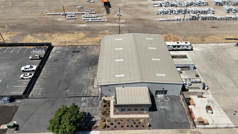 2801 Lassiter Ln, Turlock, CA for lease - Building Photo - Image 2 of 12