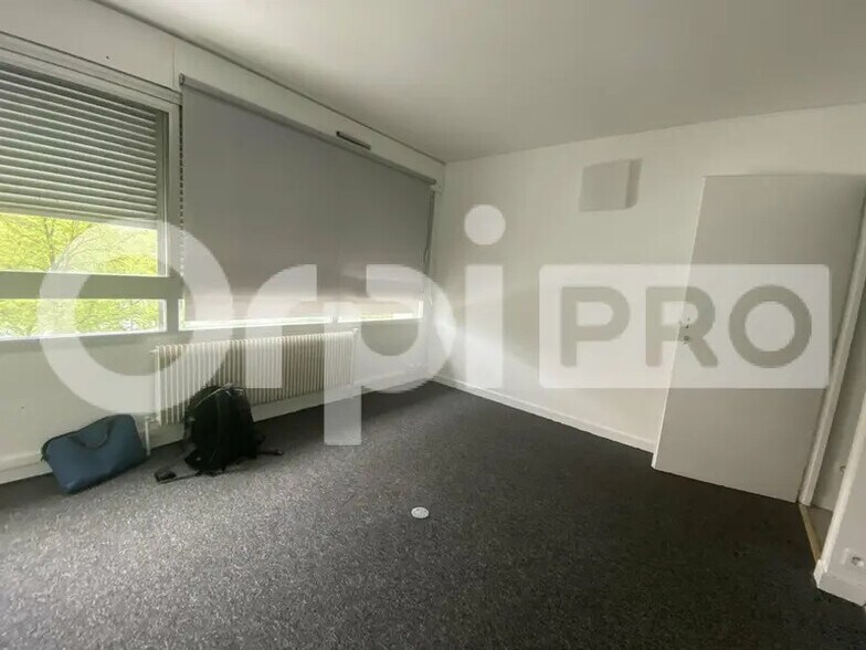 Office in Caluire-et-Cuire for lease - Interior Photo - Image 1 of 7