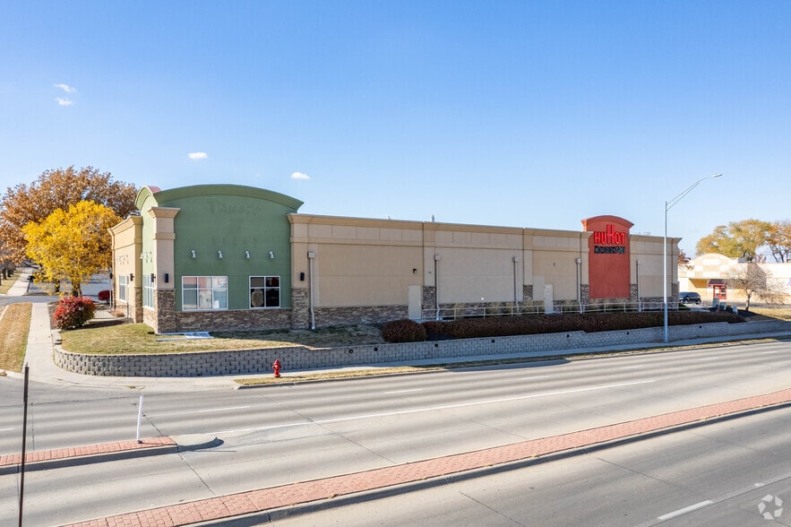 201 N 66th St, Lincoln, NE for sale - Building Photo - Image 3 of 21