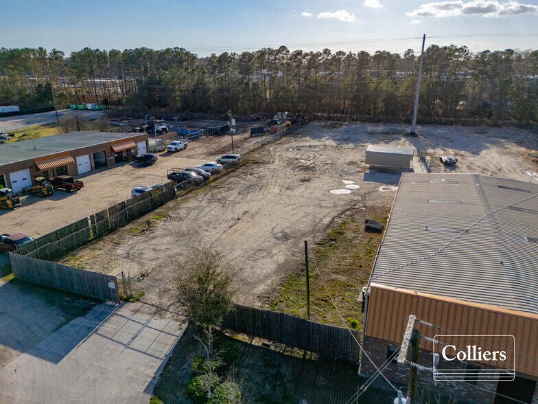 7377 Peppermill Ln, North Charleston, SC à louer - Photo du bâtiment - Image 2 de 5