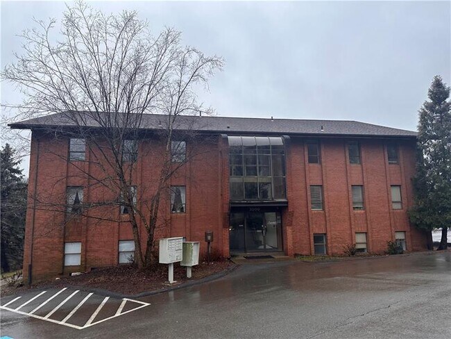 Plus de détails pour 3000 McKnight East Dr, Pittsburgh, PA - Bureau à vendre
