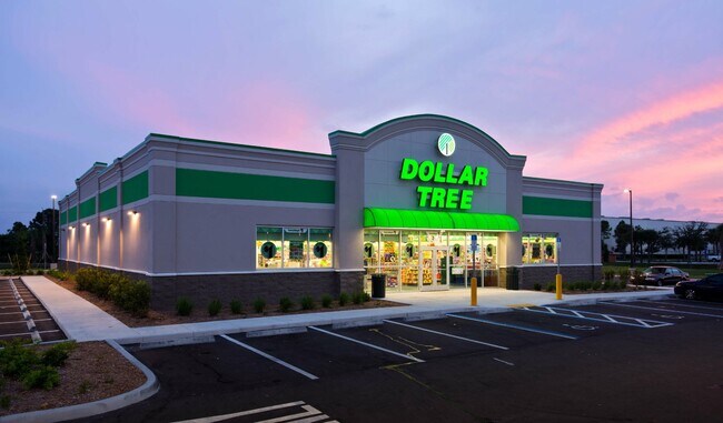 More details for 945 MN-7 West, Hutchinson, MN - Retail for Sale