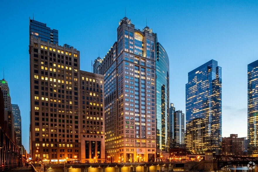 225 W Wacker Dr, Chicago, IL à louer - Photo du bâtiment - Image 2 de 14