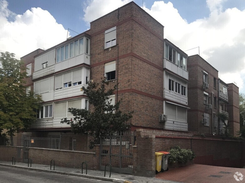 Calle de Alfonso Rodríguez Santamaría, 18, Madrid, Madrid for lease - Building Photo - Image 3 of 3