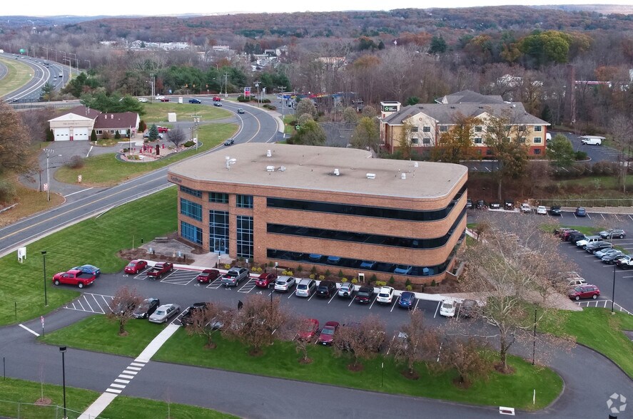 360 Tolland Tpke, Manchester, CT à louer - Photo du bâtiment - Image 2 de 2
