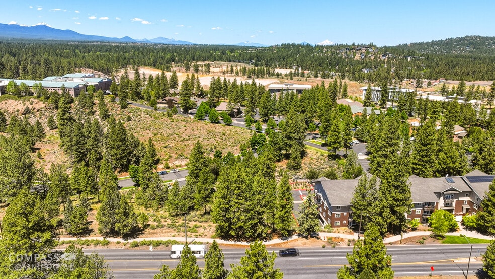 1030 SW Yates Dr, Bend, OR for sale - Building Photo - Image 3 of 9