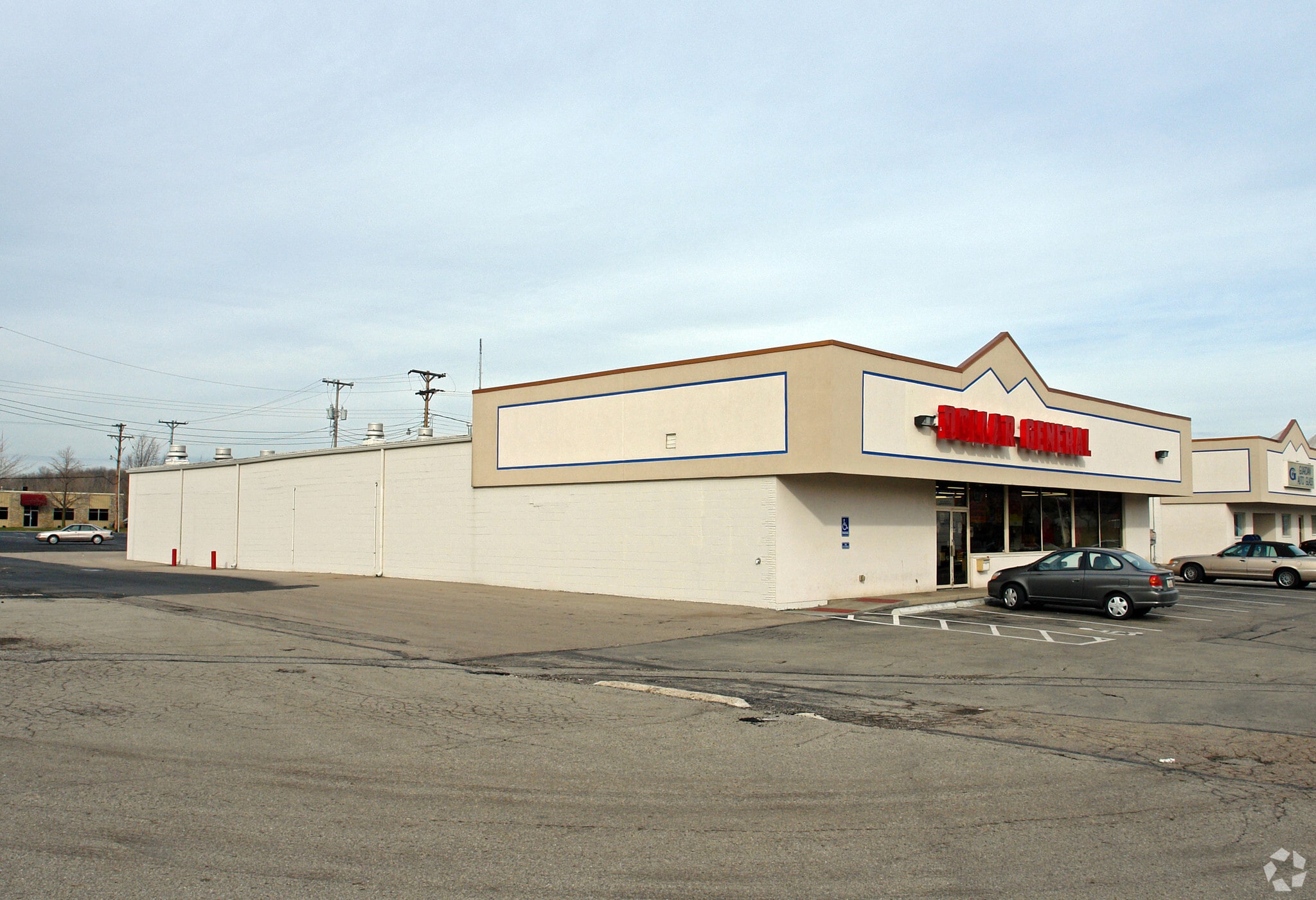 DOLLAR GENERAL anchored m/u center portefeuille de 4 propriétés à vendre sur LoopNet.ca Photo principale- Image 1 de 5
