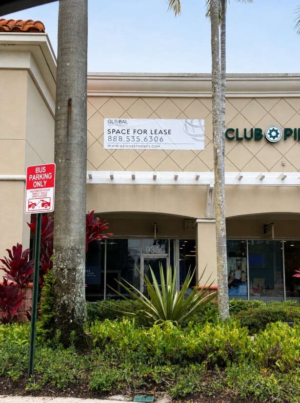 9010 W Commercial Blvd, Sunrise, FL for lease Interior Photo- Image 1 of 4