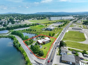 111 Silver Lake Blvd, Pittsfield, MA - Aerial map view