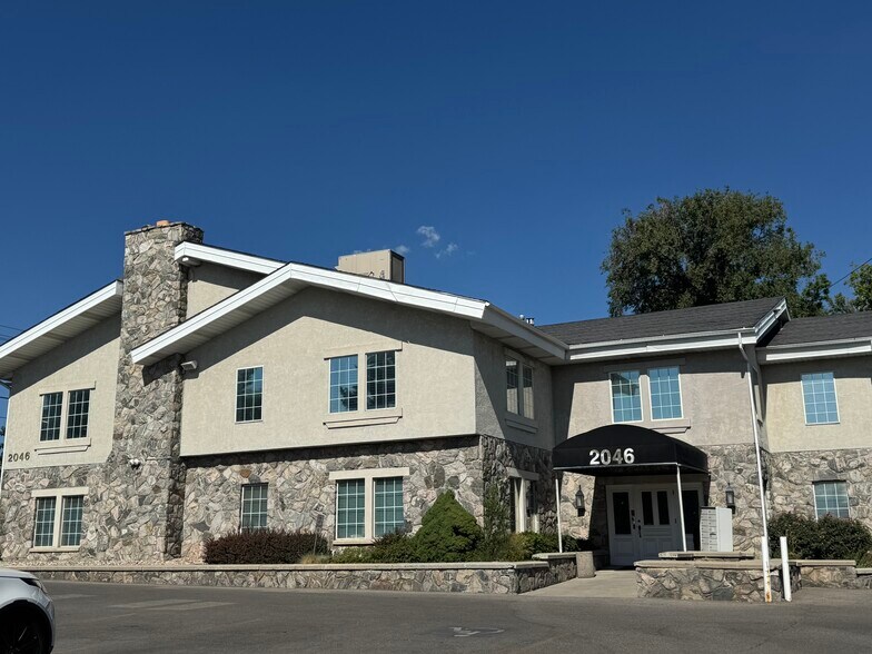 2046 E Murray Holladay Rd, Salt Lake City, UT à louer - Photo du bâtiment - Image 1 de 8