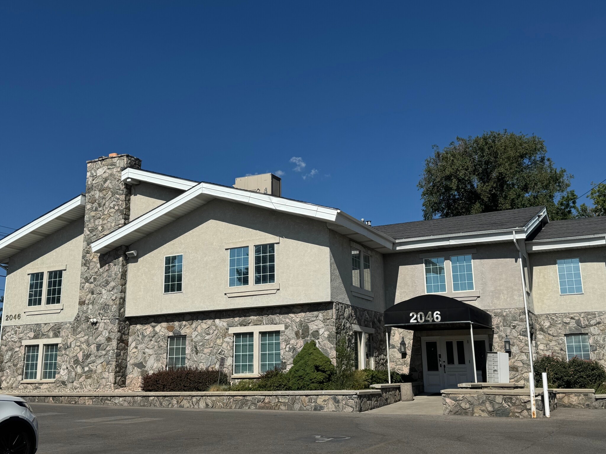 2046 E Murray Holladay Rd, Salt Lake City, UT for lease Building Photo- Image 1 of 9