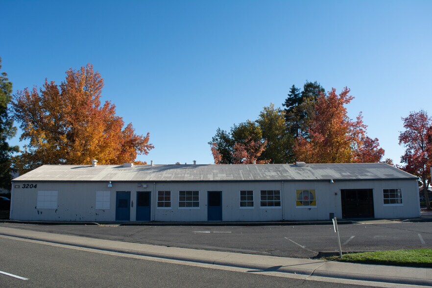 3204 Palm St, Mcclellan, CA for lease - Building Photo - Image 1 of 9