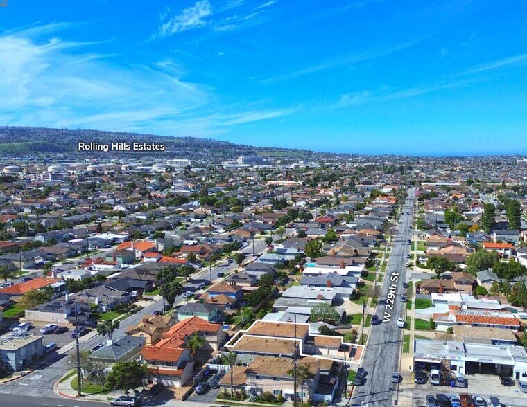 2210 W 229th St, Torrance, CA à vendre - Photo du bâtiment - Image 2 de 5
