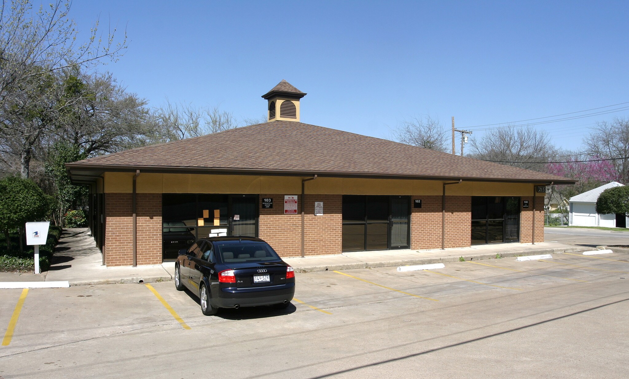 215 E Freeman St, Duncanville, TX à louer Photo principale- Image 1 de 2