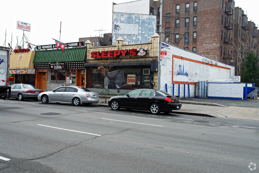 43-10-45-08 Queens Blvd, Sunnyside, NY à vendre - Photo principale - Image 1 de 1