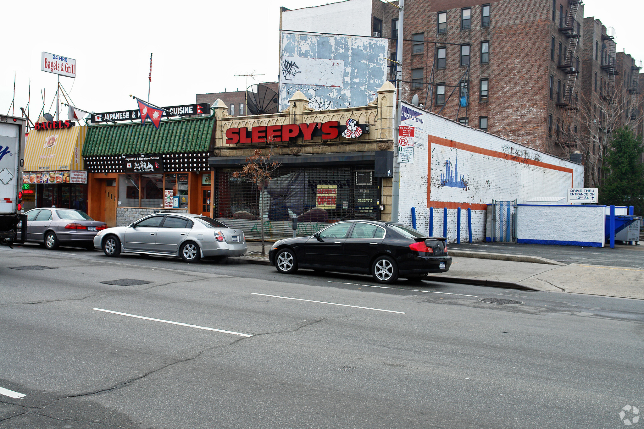 Retail in Sunnyside, NY for sale Primary Photo- Image 1 of 1