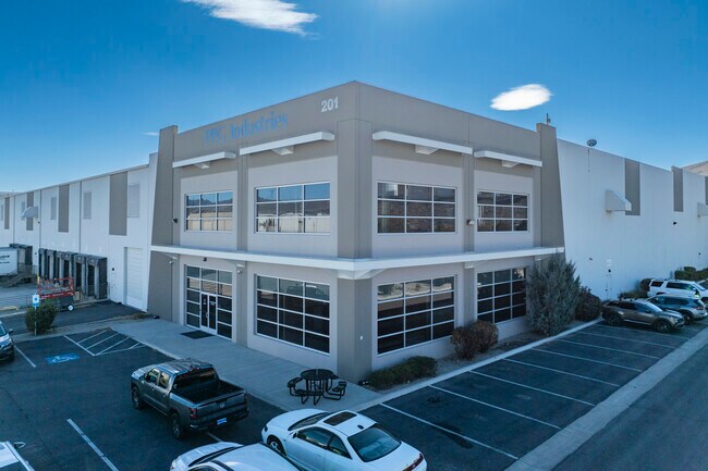 Plus de détails pour 3300 Waltham Way, Mccarran, NV - Industriel à louer