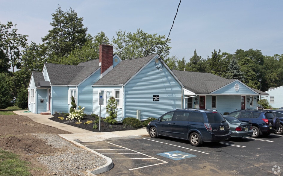 573-577 Cranbury-south River Rd, East Brunswick, NJ for lease - Primary Photo - Image 1 of 7
