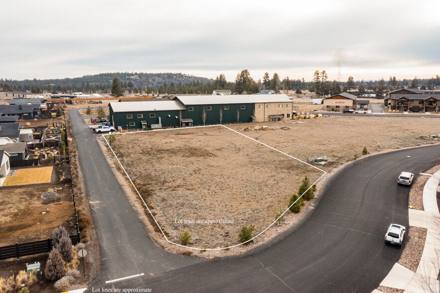 1092 Jantzen Ln, Sisters, OR for sale - Building Photo - Image 2 of 16