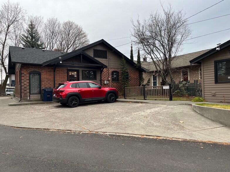 725 NW Broadway St, Bend, OR à louer - Photo du bâtiment - Image 3 de 3