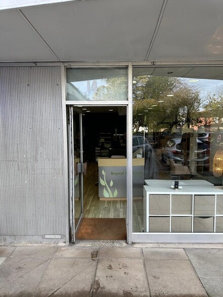 14 The Av, Gosport for lease - Building Photo - Image 2 of 3