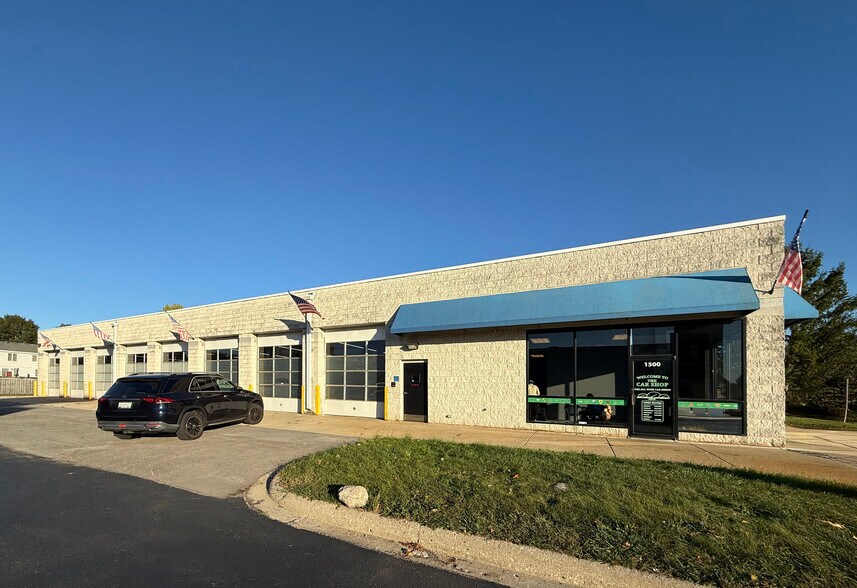 1500 E Algonquin Rd, Algonquin, IL à vendre - Photo du bâtiment - Image 2 de 11