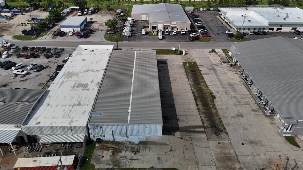 333 Seaboard Ave, Venice, FL for sale - Building Photo - Image 3 of 8