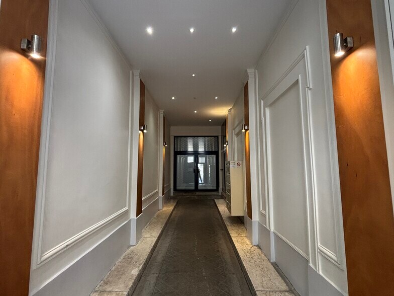 10 Rue Rossini, Paris à louer - Photo du bâtiment - Image 2 de 7