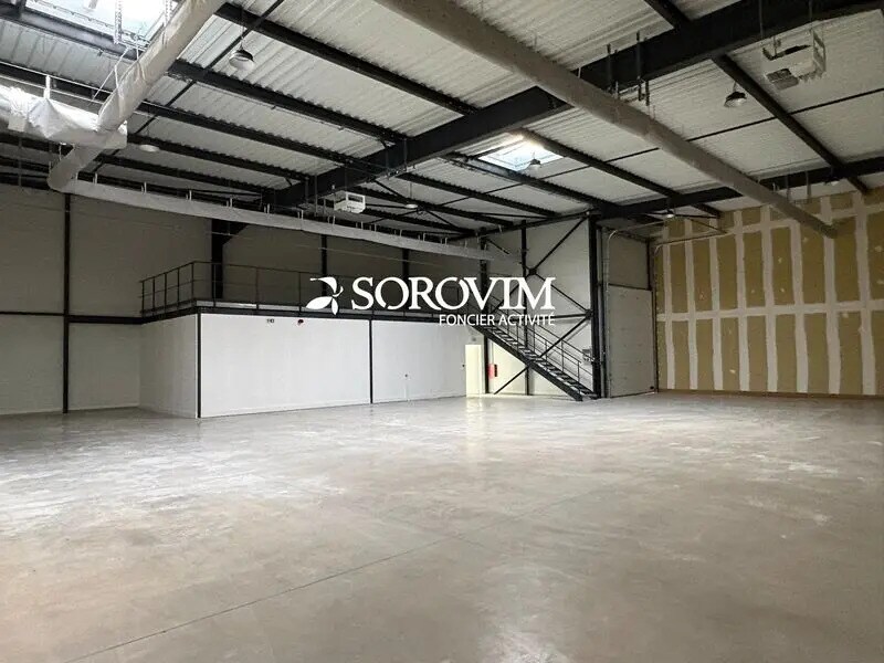 Office in Janneyrias for lease Interior Photo- Image 1 of 18