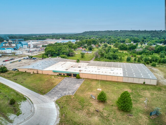 Plus de détails pour 601 US 75, Henryetta, OK - Industriel à louer