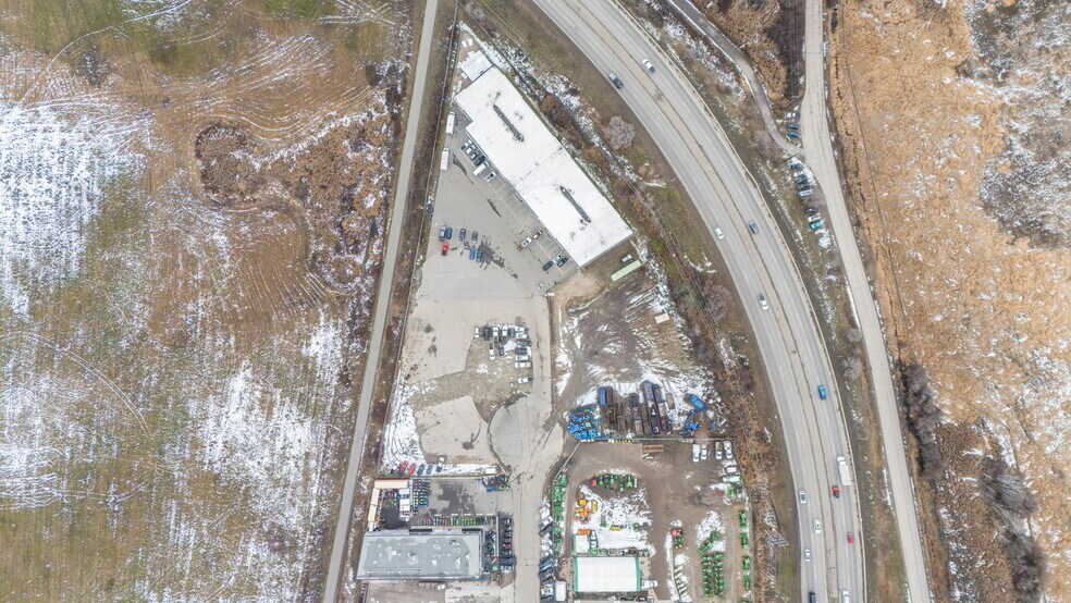 716 Adams Crt, Kelowna, BC à vendre - Photo du bâtiment - Image 3 de 4