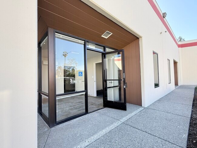 Plus de détails pour 936 Detroit Ave, Concord, CA - Local d'activités à louer