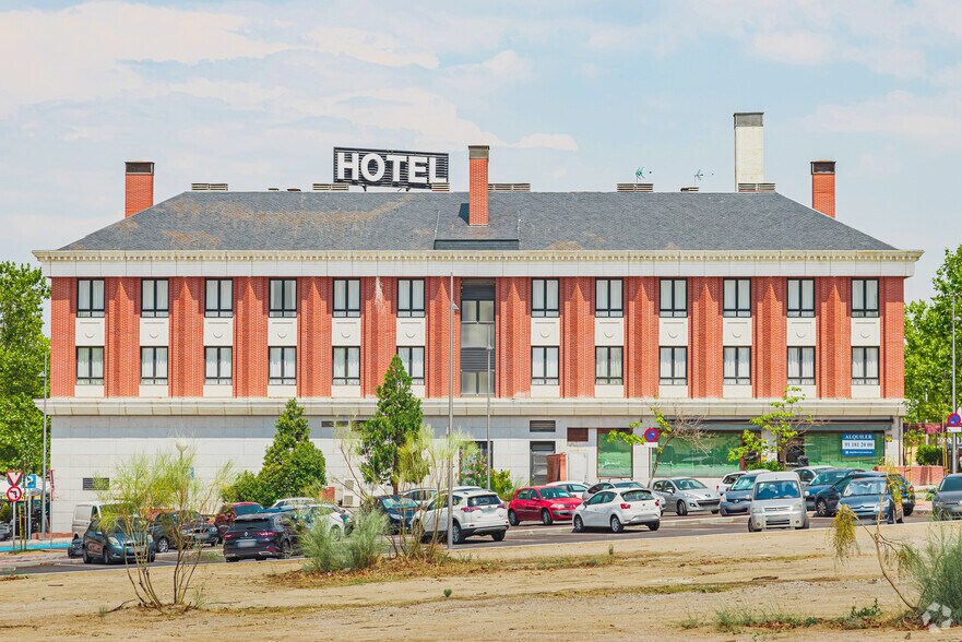 Calle Labradores, S/N, Boadilla del Monte, Madrid for lease - Building Photo - Image 2 of 4