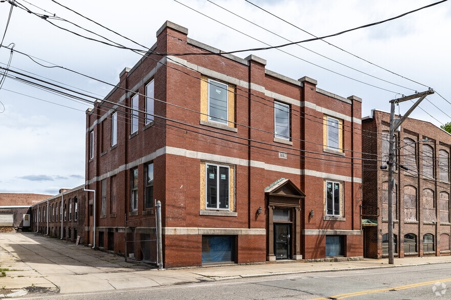 565 N Main St, Woonsocket, RI for sale - Primary Photo - Image 3 of 31
