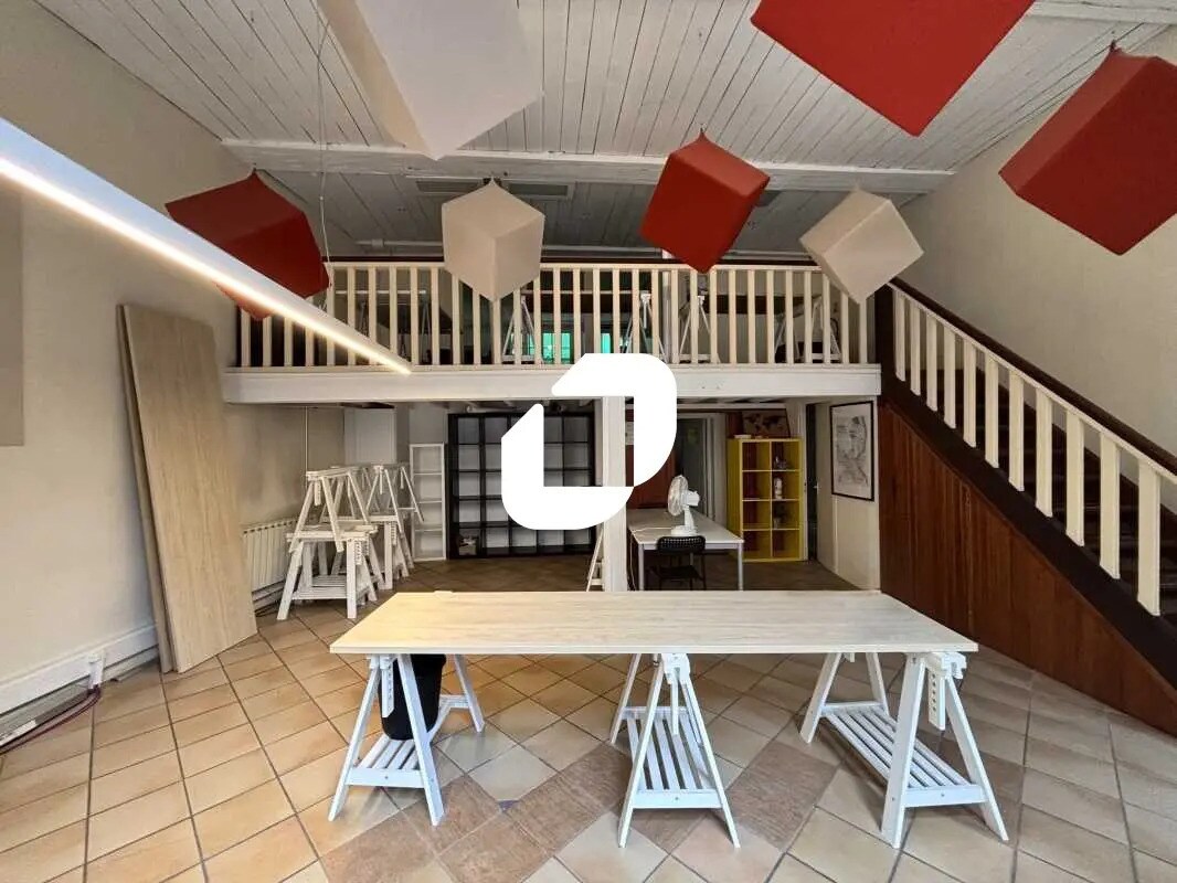 Office in Bordeaux for lease Interior Photo- Image 1 of 7