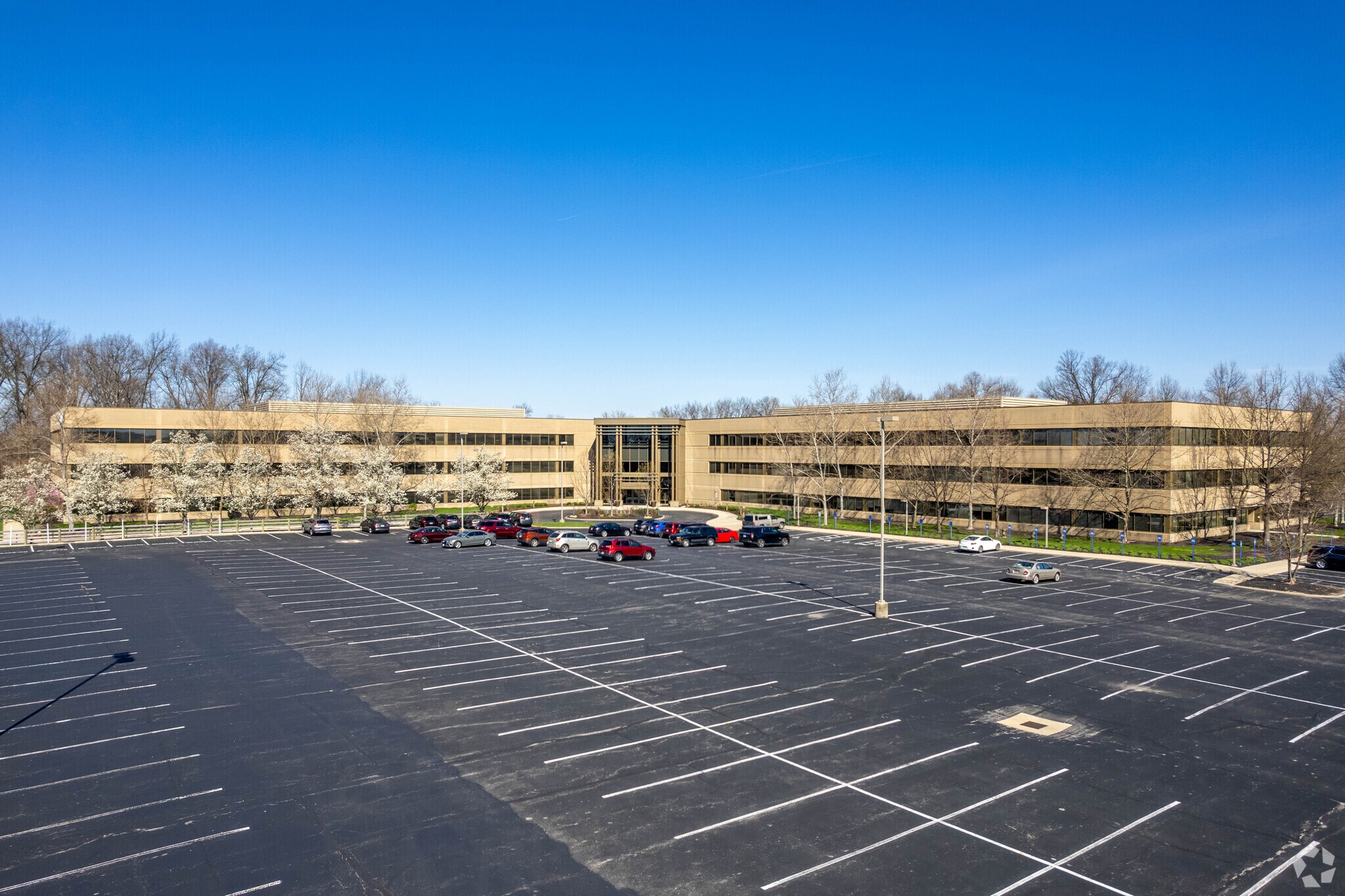 7400 W Campus Rd, New Albany, OH à louer Photo du bâtiment- Image 1 de 32