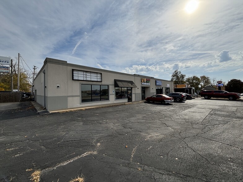 4218 N Sheridan Rd, Peoria, IL for lease - Building Photo - Image 3 of 6