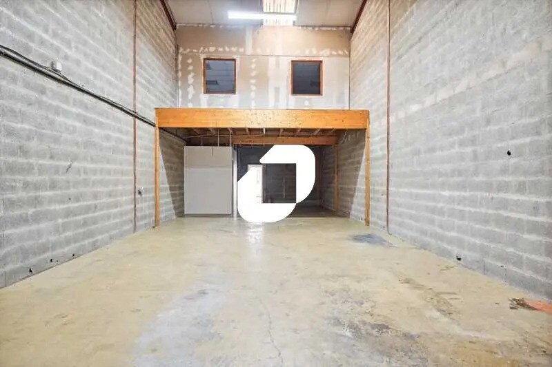 Flex in Grigny for lease - Interior Photo - Image 2 of 7